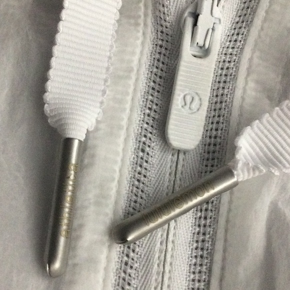 SOLD Lululemon Translu Anorak - Picture 5 of 14